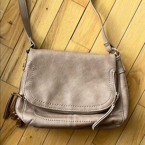 Antik Kraft Tan Crossbody Bag with Adjustable Strap and Minimalist Design